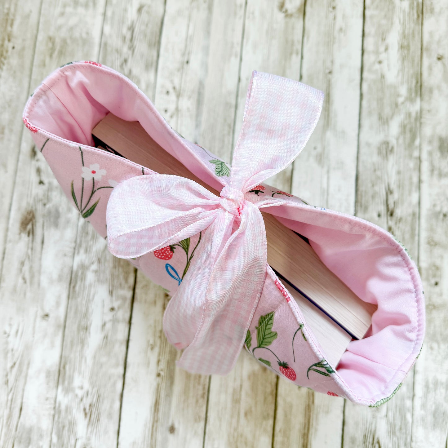 Strawberry Field Quilted Book Sleeve