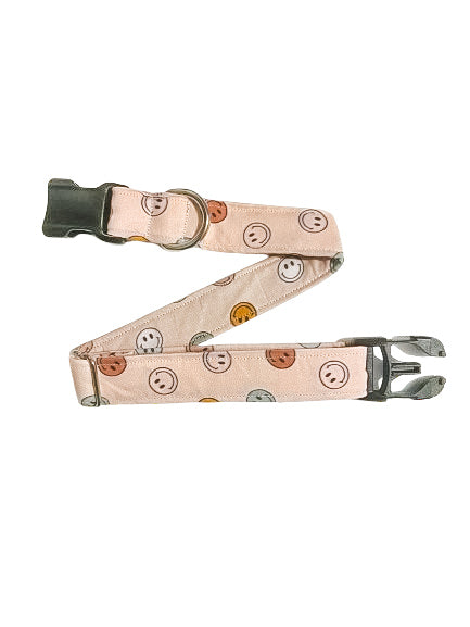 Retro Smiley Face Collar